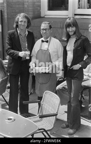 Assignment Haagsche Courant, Wim van de Linden (left) Wim Schippers (right), June 5, 1974, The Netherlands, 20th century press agency photo, news to remember, documentary, historic photography 1945-1990, visual stories, human history of the Twentieth Century, capturing moments in time Stock Photo