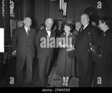 Opening British tourist office Hirsch Amsterdam by Paul Mason Date: April  4, 1956 Location: Amsterdam, Noord-Holland Keywords: Openings, tourist  agencies Person Name: Hirsch, Mason, Paul : Rossem, Wim van / Anefo  Copyright