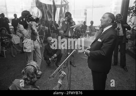 Reception director C. Verolme in connection with 25 years Verolme machinefabriek IJsselmonde, Rotterdam, Verolme speaking, 7 September 1971, directors Stock Photo