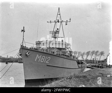 Transfer of commissioning coastal minesweeper Drachten from shipyard NV Niestern, shipbuilding union at Hellevoetsluis, 27 January 1956, Transfers, The Netherlands, 20th century press agency photo, news to remember, documentary, historic photography 1945-1990, visual stories, human history of the Twentieth Century, capturing moments in time Stock Photo