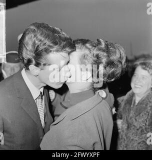 Rudi Carrell won the silver rose. Rudi Carrell with wife, April 25, 1964, arrivals, The Netherlands, 20th century press agency photo, news to remember, documentary, historic photography 1945-1990, visual stories, human history of the Twentieth Century, capturing moments in time Stock Photo