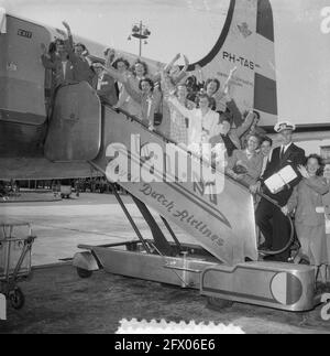 Schiphol departure brides to New Zealand, July 5, 1952, brides, planes, The Netherlands, 20th century press agency photo, news to remember, documentary, historic photography 1945-1990, visual stories, human history of the Twentieth Century, capturing moments in time Stock Photo