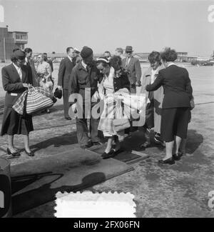 Schiphol departure brides to New Zealand, July 5, 1952, brides, airports, The Netherlands, 20th century press agency photo, news to remember, documentary, historic photography 1945-1990, visual stories, human history of the Twentieth Century, capturing moments in time Stock Photo