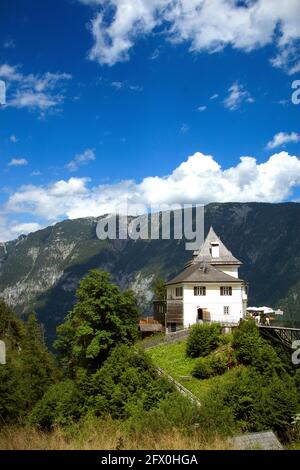 house-on-the-hill-2fx0hga.jpg