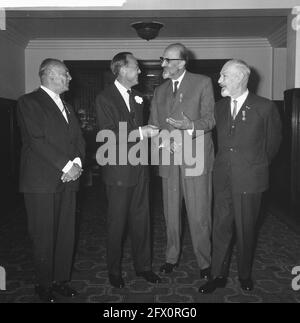 Zilveren Anjer 1964, from left to right jhr. mr. Marinus van der Goes van Naters, Prince Bernhard prof. dr. Adriaan Daniel Fokker and M. Benjamin, June 22, 1964, presentations, The Netherlands, 20th century press agency photo, news to remember, documentary, historic photography 1945-1990, visual stories, human history of the Twentieth Century, capturing moments in time Stock Photo