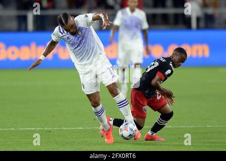 May 16, 2021, WASHINGTON, DC, USA: 20210516 - Orlando City SC midfielder JUNIOR URSA (11) avoids a tackle attempt by D.C. United midfielder MOSES NYEMAN (27) in the first half at Audi Field in Washington. (Credit Image: © Chuck Myers/ZUMA Wire) Stock Photo