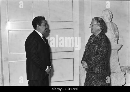 Queen Juliana receives Prime Minister Pires of Cape Verde Islands; Queen Juliana in conversation with Prime Minister Pires, March 30, 1978, Greetings, queens, receptions, prime ministers, The Netherlands, 20th century press agency photo, news to remember, documentary, historic photography 1945-1990, visual stories, human history of the Twentieth Century, capturing moments in time Stock Photo