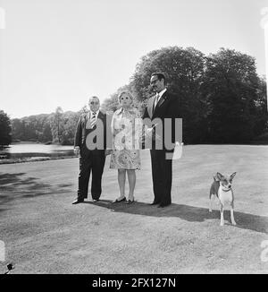 Queen Juliana receives Prime Minister of Suriname and Netherlands Antilles at Soestdijk; Evertsz, Her Majesty, Arron and dog Sara, May 17, 1974, queens, receptions, prime ministers, The Netherlands, 20th century press agency photo, news to remember, documentary, historic photography 1945-1990, visual stories, human history of the Twentieth Century, capturing moments in time Stock Photo