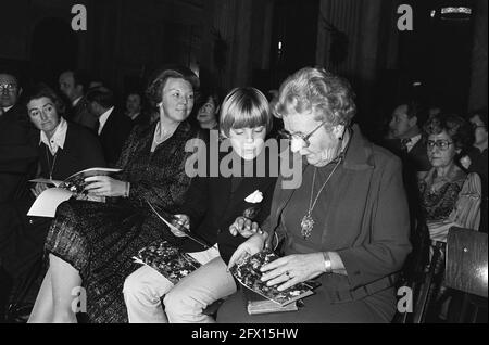 Queen Juliana, Prince Willem Alexander and Crown Princess Beatrix (f.r.n.l), December 21, 1979, queens, palaces, princes, princesses, The Netherlands, 20th century press agency photo, news to remember, documentary, historic photography 1945-1990, visual stories, human history of the Twentieth Century, capturing moments in time Stock Photo