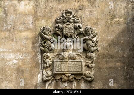 Wappen am ehemaligen Kloster Mosteiro de Santa Clara in Vila do Conde, Portugal, Europa   |  Coat of arms, former  Monastery Mosteiro de Santa Clara, Stock Photo