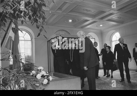 Royal family at National Commemoration of the Dead in Ridderzaal, The Hague, Royal family at memorial book of the fallen, Van Thiel, May 4, 1970, memorial books, The Netherlands, 20th century press agency photo, news to remember, documentary, historic photography 1945-1990, visual stories, human history of the Twentieth Century, capturing moments in time Stock Photo