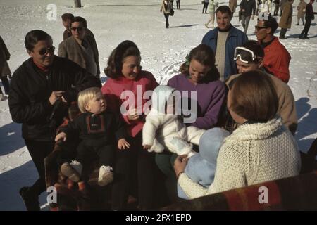 Royal Family in sleigh; Prince Claus, Prince Willem-Alexander, Princess Margriet, Prince Maurits, Prince Irene, Prince Carel Hugo. Seen from behind Princess Beatrix with Prince Johan Friso, March 8, 1969, Royal family, vacations, The Netherlands, 20th century press agency photo, news to remember, documentary, historic photography 1945-1990, visual stories, human history of the Twentieth Century, capturing moments in time Stock Photo