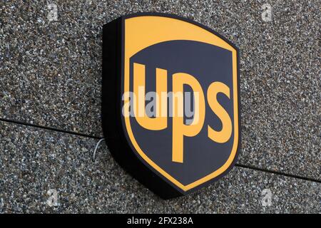 Holme, Denmark - June 5, 2019: UPS logo on a facade. United Parcel Service is the worlds largest package delivery company Stock Photo