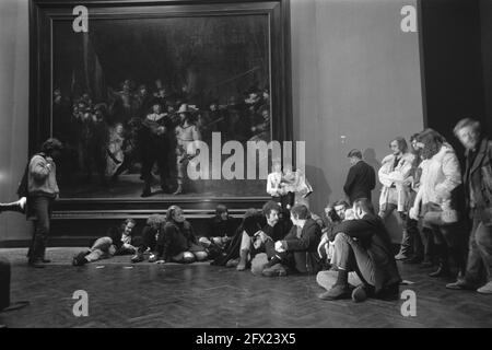 Members of the BBK have Night Watch Room in Rijksmuseum owned Amsterdam. BBK members in Nachtwachtzaal, January 17, 1970, occupations, members, museums, The Netherlands, 20th century press agency photo, news to remember, documentary, historic photography 1945-1990, visual stories, human history of the Twentieth Century, capturing moments in time Stock Photo