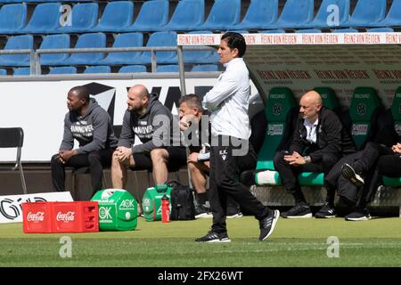 coach Kenan KOCAK (H), observes the game football 2. Bundesliga, 34th matchday, Hanover 96 (H) - FC Nuremberg 1: 2, on May 23rd, 2021 in the AWD Arena Hannover / Germany. Stock Photo