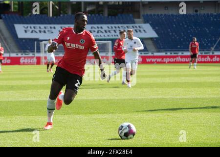 Kingsley SCHINDLER (H), Einzelaktion with Ball, Aktion, Fußball 2. Bundesliga, 34th matchday, Hanover 96 (H) - FC Nuremberg 1: 2, on May 23rd, 2021 in the AWD Arena Hannover/Germany. Stock Photo