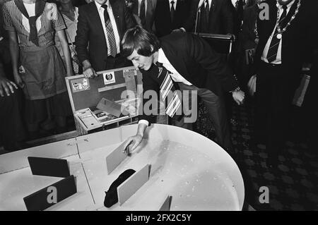 IBM chess tournament draw, Karpov with marmot, June 26, 1980, The Netherlands, 20th century press agency photo, news to remember, documentary, historic photography 1945-1990, visual stories, human history of the Twentieth Century, capturing moments in time Stock Photo