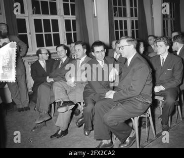 Drawing of lots World chess candidates tournament Amsterdam, 26 March 1956, candidates, chess, The Netherlands, 20th century press agency photo, news to remember, documentary, historic photography 1945-1990, visual stories, human history of the Twentieth Century, capturing moments in time Stock Photo