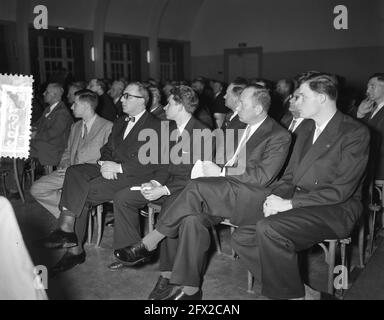 Drawing of lots World chess candidates tournament Amsterdam, 26 March 1956, candidates, chess, The Netherlands, 20th century press agency photo, news to remember, documentary, historic photography 1945-1990, visual stories, human history of the Twentieth Century, capturing moments in time Stock Photo