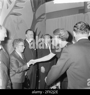 Princess Beatrix screening feature film Plantation Tamarinde attended, the main actors are introduced to the Princess, November 2, 1964, main actors, princesses, feature films, performances, The Netherlands, 20th century press agency photo, news to remember, documentary, historic photography 1945-1990, visual stories, human history of the Twentieth Century, capturing moments in time Stock Photo