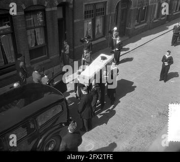 Marvo funeral Den Helder military workman Beishuizen, April 29, 1955, Funerals, The Netherlands, 20th century press agency photo, news to remember, documentary, historic photography 1945-1990, visual stories, human history of the Twentieth Century, capturing moments in time Stock Photo