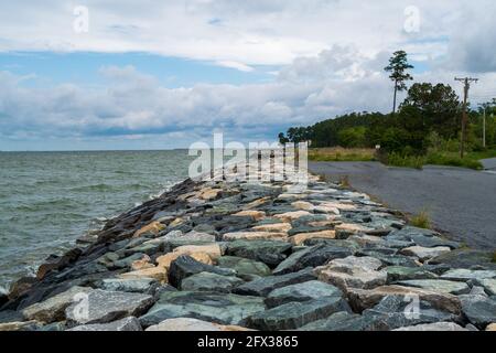 Photo of a rocky section of the coastline of Tilghman Island off the Eastern Shore of Maryland. Stock Photo