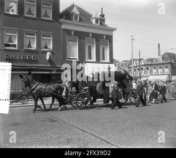 Military funeral The Hague, June 17, 1955, Funerals, The Netherlands, 20th century press agency photo, news to remember, documentary, historic photography 1945-1990, visual stories, human history of the Twentieth Century, capturing moments in time Stock Photo