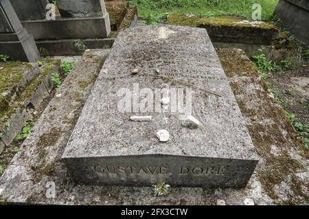 FAMOUS GRAVES AT THE PERE LACHAISE CEMETERY, PARIS Stock Photo