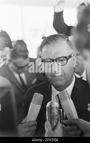 Minister of Foreign Affairs of Israel Abba Eban (head) briefly at Schiphol Airport, June 6, 1967, Ministers, The Netherlands, 20th century press agency photo, news to remember, documentary, historic photography 1945-1990, visual stories, human history of the Twentieth Century, capturing moments in time Stock Photo