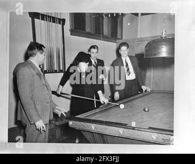 Princess Juliana visits the retirement home Hollandia in Northport (Long Island, USA) for Dutch sailors of the Merchant Navy. Princess to bump at billiards, January 1944, visits, merchant navy, princesses, games, homes, second world war, The Netherlands, 20th century press agency photo, news to remember, documentary, historic photography 1945-1990, visual stories, human history of the Twentieth Century, capturing moments in time Stock Photo