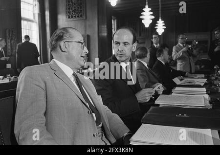 Ministers of Finance of the EEC countries meeting Amsterdam town hall, arrival of minister Witteveen at town hall, 20 July 1964, arrivals, town halls, The Netherlands, 20th century press agency photo, news to remember, documentary, historic photography 1945-1990, visual stories, human history of the Twentieth Century, capturing moments in time Stock Photo