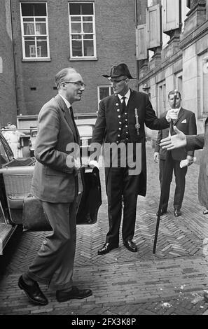 Ministers of Finance of EEC countries meeting Amsterdam town hall, arrival of Minister Witteveen at town hall, July 20, 1964, arrivals, town halls, The Netherlands, 20th century press agency photo, news to remember, documentary, historic photography 1945-1990, visual stories, human history of the Twentieth Century, capturing moments in time Stock Photo