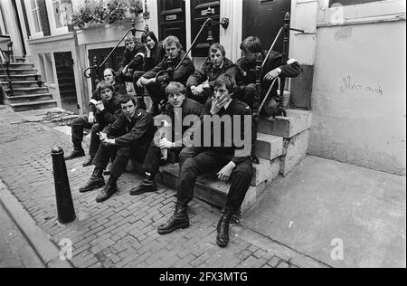 Mobile Unit guards cleared squat Herengracht 242, July 4, 1980, Mobile Unit, squats, The Netherlands, 20th century press agency photo, news to remember, documentary, historic photography 1945-1990, visual stories, human history of the Twentieth Century, capturing moments in time Stock Photo