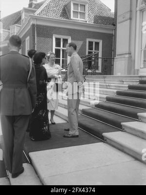 The King of Nepal, Maharajah Mahendra Bir Bikram Shah Deva and his wife, are received by Queen Juliana and Prince Bernhard at Huis ten Bosch, July 9, 1958, queens, palaces, princes, The Netherlands, 20th century press agency photo, news to remember, documentary, historic photography 1945-1990, visual stories, human history of the Twentieth Century, capturing moments in time Stock Photo