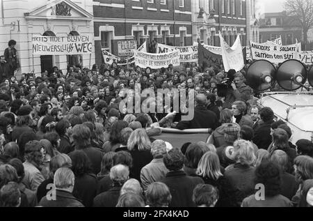 Demonstration of soldiers with the VVDM in Nieuwersluis against the Nieuwersluis penal camp, demonstrators at the penal camp, December 18, 1971, MILITARY, demonstrations, The Netherlands, 20th century press agency photo, news to remember, documentary, historic photography 1945-1990, visual stories, human history of the Twentieth Century, capturing moments in time Stock Photo