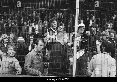 Feyenoord against Radnicki Nis 1-0 UEFA-cup. Jan van Deinsen (l