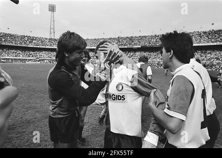 Feyenoord against PEC, with farewell Johan Cruyff, Cruyff says goodbye to his fellow players, May 13, 1984, sports, soccer, The Netherlands, 20th century press agency photo, news to remember, documentary, historic photography 1945-1990, visual stories, human history of the Twentieth Century, capturing moments in time Stock Photo