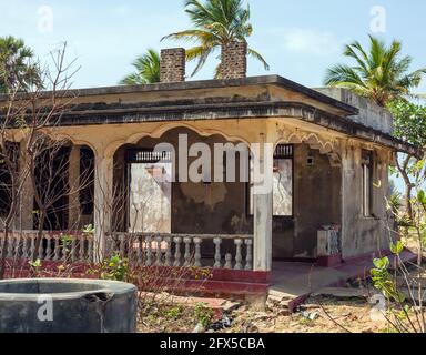 Derelict house that suffered damage during the civil war, Batticaloa, Eastern Province, Sri Lanka Stock Photo