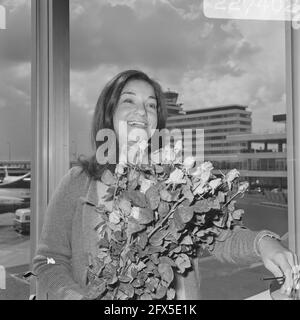 French singer, Frida Boccara, one of the winners of the Eurovision Song Contest, arrives at Schilhol, Frida Boccara, August 28, 1969, singers, The Netherlands, 20th century press agency photo, news to remember, documentary, historic photography 1945-1990, visual stories, human history of the Twentieth Century, capturing moments in time Stock Photo