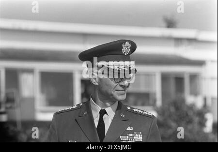 General A. J. Goodpaster, Commander-in-Chief of Allied Forces in Europe, arrives at Ypenburg: from left to right H. M. V. D. Wal Bake, Goodpaster,  September 8, 1969, generals, commanders-in-chief, The Netherlands, 20th century press agency photo, news to remember, documentary, historic photography 1945-1990, visual stories, human history of the Twentieth Century, capturing moments in time Stock Photo