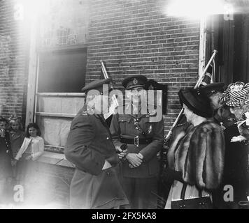 General Foulkes at Wageningen. Greeting General Kruls . Foulkes in conversation with General Kruls, 3 May 1948, greetings, conversations, The Netherlands, 20th century press agency photo, news to remember, documentary, historic photography 1945-1990, visual stories, human history of the Twentieth Century, capturing moments in time Stock Photo