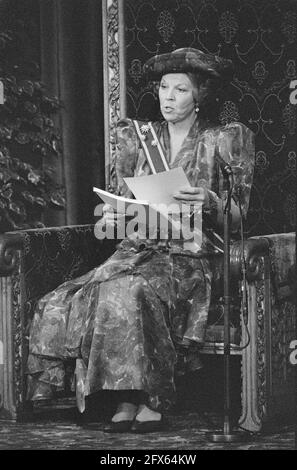 Her Majesty during the speech from the throne, September 19, 1989, queens, princes day, throne speeches, The Netherlands, 20th century press agency photo, news to remember, documentary, historic photography 1945-1990, visual stories, human history of the Twentieth Century, capturing moments in time Stock Photo