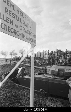 Additional employment in Heusden. The repair work on the defensive ramparts, symbolically done by tankdozer, 9 May 1968, EMPLOYMENT, recovery, The Netherlands, 20th century press agency photo, news to remember, documentary, historic photography 1945-1990, visual stories, human history of the Twentieth Century, capturing moments in time Stock Photo