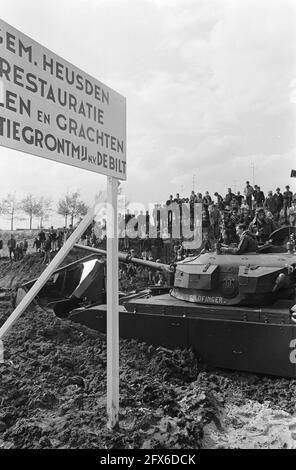 Additional employment in Heusden. The repair work on the defensive ramparts, symbolically done by tankdozer, May 9, 1968, EMPLOYMENT, recovery, The Netherlands, 20th century press agency photo, news to remember, documentary, historic photography 1945-1990, visual stories, human history of the Twentieth Century, capturing moments in time Stock Photo