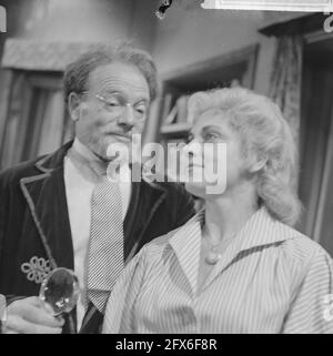 He's at the Crucible, a TV play by VPRO. Max Croiset as Professor Mensch and Emmy Lopes Dias as Miss Schmidt, October 17, 1962, actors, television dramas, The Netherlands, 20th century press agency photo, news to remember, documentary, historic photography 1945-1990, visual stories, human history of the Twentieth Century, capturing moments in time Stock Photo