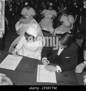 Marriage Anneke Gronloh with Wim Jaap van de Laan, the bride and groom, 31 August 1964, wedding couples, weddings, The Netherlands, 20th century press agency photo, news to remember, documentary, historic photography 1945-1990, visual stories, human history of the Twentieth Century, capturing moments in time Stock Photo