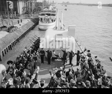 Submarine hunter Hr.Ms. Rotterdam. (1957-1981) Arrivering in Willemstad ...