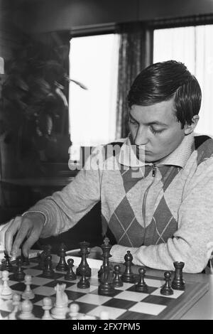 World chess champion Anatoly Karpov and his wife at the editor s office of  the Komsomolskaya Pravda newspaper Stock Photo - Alamy