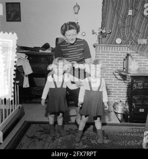 8 November siamese twins Folkje and Tjitske de Vries, 1 November 1955, siamese twins, The Netherlands, 20th century press agency photo, news to remember, documentary, historic photography 1945-1990, visual stories, human history of the Twentieth Century, capturing moments in time Stock Photo