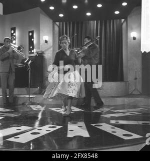 Annie Cordy rehearsing in Cinetone studio . Annie Cordy during rehearsal, October 20, 1961, rehearsals, singers, The Netherlands, 20th century press agency photo, news to remember, documentary, historic photography 1945-1990, visual stories, human history of the Twentieth Century, capturing moments in time Stock Photo
